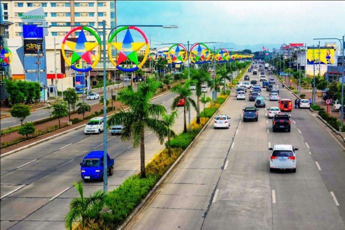 Christmas parols Iloilo City CHRISTMAS IS IN THE AIR. Colorful parols or Christmas lanterns dot Iloilo City’s Sen. Benigno Aquino Jr. Avenue in Mandurriao district. These will be officially switched on this Saturday, Nov. 16, a month before the Dec. 16 start of the traditional nine-day misa de gallo or dawn mass leading to Christmas Day. The private sector is taking the lead in sprucing up the city for the holidays. IAN PAUL CORDERO/PN
