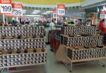 A store in Antique offers promotional discounts as Christmas Holiday draws near. The Department of Trade and Industry in the province advised consumers to shop early to avoid the Christmas rush. PNA/ANNABEL CONSUELO J. PETINGLAY