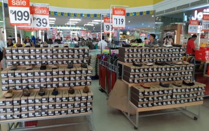 A store in Antique offers promotional discounts as Christmas Holiday draws near. The Department of Trade and Industry in the province advised consumers to shop early to avoid the Christmas rush. PNA/ANNABEL CONSUELO J. PETINGLAY