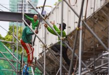 Australian gov’t to help PH lure infra investments Men work on the new Main Canopy that will serve as the main entrance and drop off area of the Philippine Sports Institute Complex in Pasig on Nov. 6. President Rodrigo Duterte will start all 100 flagship infrastructure projects within his term and will complete around 38, says Presidential Adviser on Flagship Projects Vince Dizon. ABS-CBN News