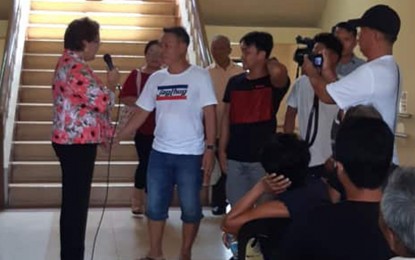 Crew of grounded cargo vessel gets financial aid FINANCIAL AID. Antique Governor Rhodora J. Cadiao (left) turns over financial aid from the provincial government to crew members of a cargo vessel stranded in San Jose de Buenavista since April 3, 2019. The assistance was handed to the men at the lobby of the provincial capitol on Tuesday (Nov. 5, 2019). (PNA photo by Annabel J. Petinglay)