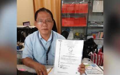 Glen Fernando, provincial office trade and industry specialist of the Department of Trade and Industry (DTI)-Antique, shows the Philippine Standard Safety Certification mark on Wednesday. The DTI will start its regular monitoring of the Noche Buena products and Christmas lights next week. ANNABEL CONSUELO PETINGLAY/PNA