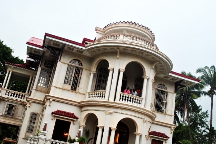 In Molo district, facing the famed Sta. Ana Church is the Molo Mansion, formerly the Yusay-Consing Mansion built in the 1920s.