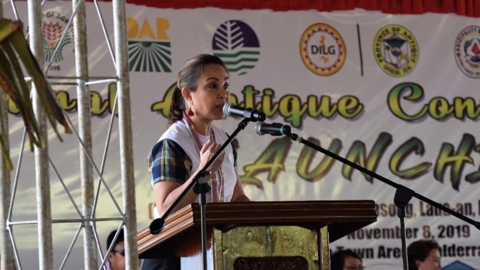 Loren Legarda Deputy Speaker and Representative Loren Legarda of the Lone District of Antique delivers her key message during the launching of the Central Antique Convergence Area held on Nov. 8 at the Valderrama Covered Gym.