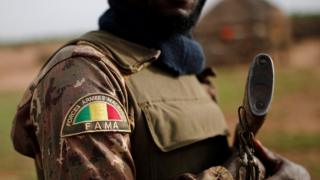 Mali attack kills 24 soldiers Suspected militants killed 24 soldiers in an attack, the army said, while another 29 were injured during a joint operation between troops from Mali and Niger in the Gao border region. REUTERS