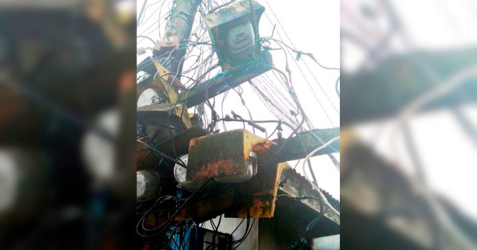 PECO Panay Electric Co. These dangling electricity meters of Panay Electric Co. in Iloilo City are in danger of falling. Mayor Jerry Treñas says the safety of the people of Iloilo City is paramount.