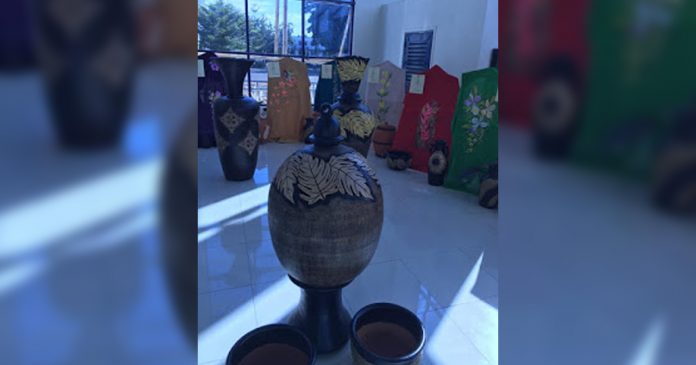 Pinta Gracia The Aklan Culture and Arts Foundation Incorporated will feature the Lezo pottery and a one-man painting exhibit at the Aklan provincial capitol in an aim to introduce the arts and culture of the province to the locals. The exhibit will run this month until December. AKEAN FORUM