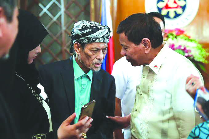 President Rodrigo Duterte met anew with Moro National Liberation Front (MNLF) founding chairman Nur Misuari in Malacañang on Monday night. Both leaders have agreed the creation of a coordinating body between the government and MNLF. ABS-CBN NEWS