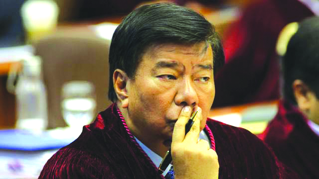 “Is it proper? Is it appropriate? Is it valid? Is it just to do away with 50 classrooms to build a P50 million kaldero that we will only use once?” Sen. Franklin Drilon asks during Monday’s Senate budget plenary. DRILON 