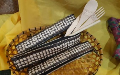 The set of bamboo utensils in a “buri” pouch won as the best eco-luxury homestyle during the Panublion Trade Fair at a mall in Iloilo City. The utensils were made by the Sibalom Bamboo Craft Makers Association. PNA/ANNABEL CONSUELO J. PETINGLAY