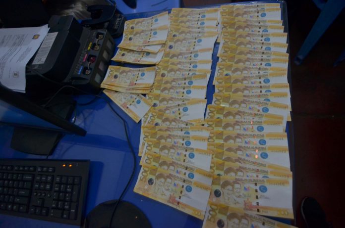 fake peso bills Photo by IAN PAUL CORDERO/PN