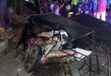 1 killed, 2 wounded in road crash This tricycle driven by Alexander Mabilog is heavily damaged after crashing against a van in Barangay 33, Bacolod City on Dec. 8. BCPO