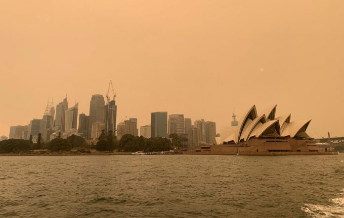 The haze from bushfires obscures the sun setting above the Sydney Opera House in Sydney, Australia on Dec. 6. REUTERS/JOHN MAIR/FILE PHOTO