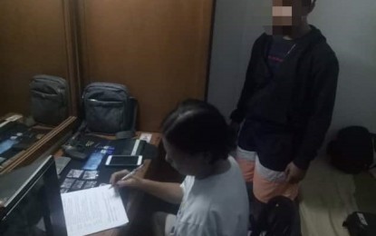 Bacolod police ‘relentless’ in antidrug ops during holidays A witness signs an inventory sheet of the suspected shabu seized from street-level target Hardy Gellang during an entrapment operation in Barangay 40, Bacolod City on Dec. 24. BACOLOD CITY POLICE OFFICE