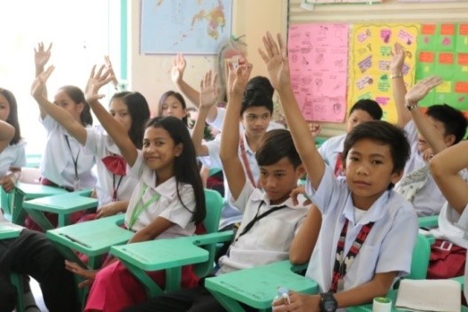 Boracay National High School Students from Boracay National High School raised their hands to answer queries.