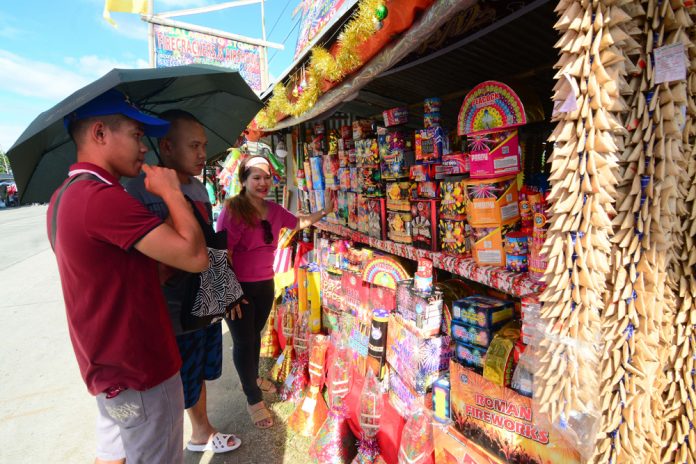 Firecrackers Philippines Iloilo Photo by Ian Paul Cordero/PN