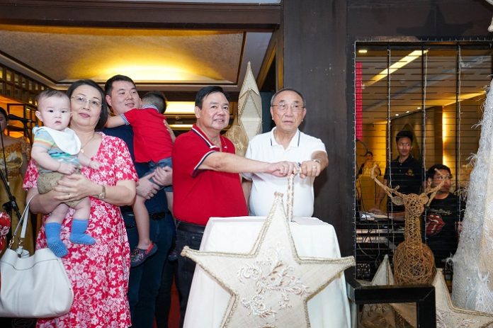 Iloilo City mayor Jerry Treñas and businessman Alfonso Tan lead the ceremonial switching on of Hotel Del Rio’s festive lights.