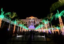 GLOW IN THE DARK. Glowing Christmas lights attract people to the Iloilo provincial capitol on Bonifacio Drive, Iloilo City. The provincial government officially switched on the holiday lights last night, Dec. 2, 2019. Ian Paul Cordero/PN