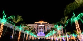 GLOW IN THE DARK. Glowing Christmas lights attract people to the Iloilo provincial capitol on Bonifacio Drive, Iloilo City. The provincial government officially switched on the holiday lights last night, Dec. 2, 2019. Ian Paul Cordero/PN