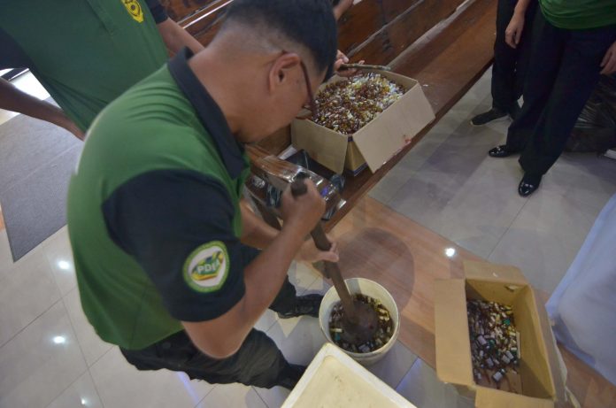 A personnel of the Philippine Drug Enforcement Agency – Region 6 prepares these boxes of illegal drugs for incineration. Confiscated between 2016 and 2018, these had been presented as evidence in drug related court cases and of no more use. IAN PAUL CORDERO/PN