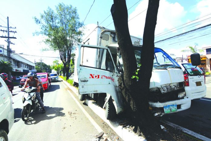 Truck hits tree Iloilo City The front of this truck sustained heavy damage after crashing into a tree along General Luna Street, City Proper on Wednesday. IAN PAUL CORDERO/PN