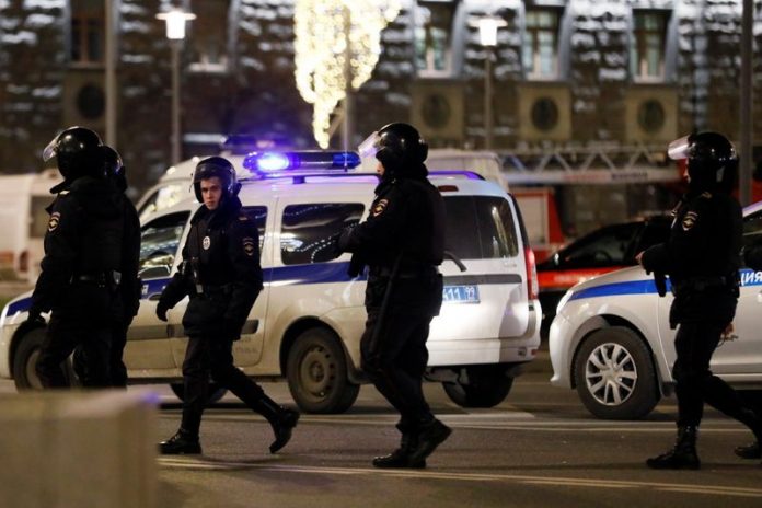 Police officers are seen near the Federal Security Service building after a shooting incident in Moscow, Russia on Dec. 19. REUTERS/SHAMIL ZHUMATOV