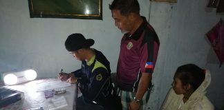Antidrug operatives inspect the suspected shabu seized from “high-value” suspect Shery Mae Jopson during an entrapment operation in Barangay Mansilingan, Bacolod City on Dec. 25. POLICE STATION 7/BCPO