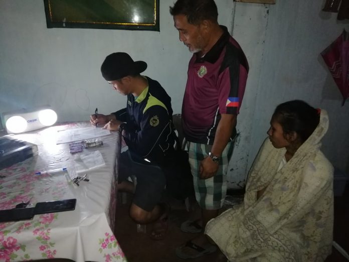 Antidrug operatives inspect the suspected shabu seized from “high-value” suspect Shery Mae Jopson during an entrapment operation in Barangay Mansilingan, Bacolod City on Dec. 25. POLICE STATION 7/BCPO