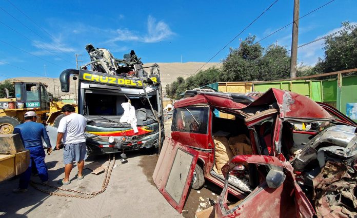16 dead in Peru highway crash Men stand near the wreckages of a passenger bus and a vehicle that collided in Arequipa, Peru on Jan. 6. REUTERS/JAVIER SANTIAGO