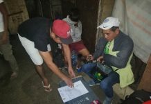 Antidrug officers inspect the items seized from Angelica Unggod during an entrapment operation in Barangay Vista Alegre, Bacolod City on Jan 5. POLICE STATION 7/BCPO