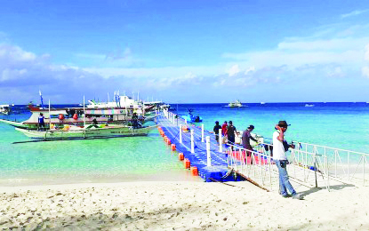 Boracay The government’s inter-agency management group asks the local government to stop collecting fees from visitors using the bridge. PNA