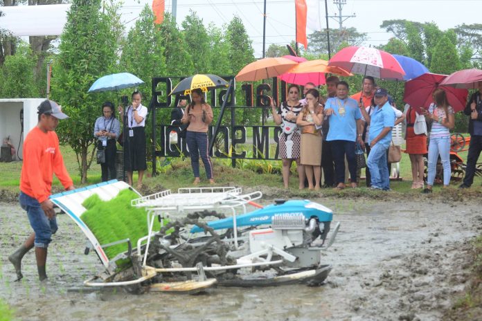 Senator Cynthia Villar leads the opening of first Villar Sipag Farm School outside Luzon which is located in Barangay San Jose, San Miguel, Iloilo. LEO SOLINAP