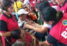 Bacolod boosts pneumonia, flu protection for elderly Senior citizens get free pneumonia and flu shots administered by barangay health workers during the “Bakunado si Lolo at Lola, Iwas Pulmonya” in Bacolod City on Jan. 24. Around 1,000 senior citizens and persons with disabilities were immunized during the activity. ERWIN NICAVERA
