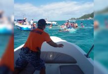 TOURISTS IN TROUBLE. Rescuers from the Philippine Coast Guard and concerned motorboats help the passengers of a boat that capsized in the waters of Boracay Island on Jan. 21, 2020. The police of Malay, Aklan has launched an investigation. Among others, it wants to determine if the ill-fated boat had lifejackets for passengers. PHILIPPINE COAST GUARD PHOTOS