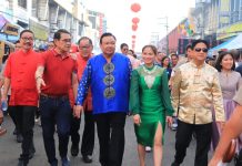 ‘Learn from Ilonggo-Chinese example’ Iloilo City officials and dignitaries join the Chinese New Year grand parade on Jan. 29, 2020. Photo shows, among others, Cong. Julienne Baronda, Mayor Jerry Treñas, Vice Mayor Jeffrey Ganzon, Councilor Love Baronda, and Iloilo Festivals Foundation, Inc. chief, Judgee Lopez Peña.