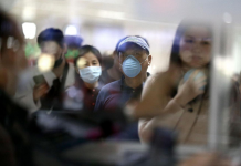 US, Australia close borders for Chinese arrival Chinese nationals arriving from Guangzhou, China are seen wearing face mask at the arrival area of Ninoy Aquino International Airport Terminal 1 on Wednesday, January 22, 2020 in Pasay City. 📸 Richard Reyes/Philippine Daily Inquirer