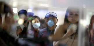 Chinese nationals arriving from Guangzhou, China are seen wearing face mask at the arrival area of Ninoy Aquino International Airport Terminal 1 on Wednesday, January 22, 2020 in Pasay City. 📸 Richard Reyes/Philippine Daily Inquirer