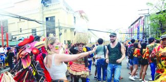 Foreign visitors join the merry-making with the energized warriors of various ati-ati tribes during the first-ever “Dagyang sa Calle Real” on the stretch of Iloilo City’s Calle Real (JM Basa Street) on Saturday. IAN PAUL CORDERO/PN