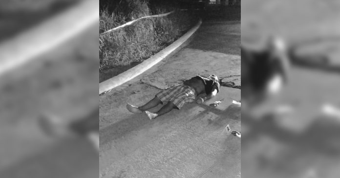 Drugs suspect Richard Tutop Drugs suspect Richard Tutop, 32, lies dead on the road in Barangay Mansilingan, Bacolod City on Thursday. Earlier, Tutop was reportedly abducted by unidentified men. POLICE STATION 7/ BCPO