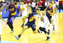 Eduardo Daquiaog in action versus Talk N’ Text KaTropa. PBA PHOTO