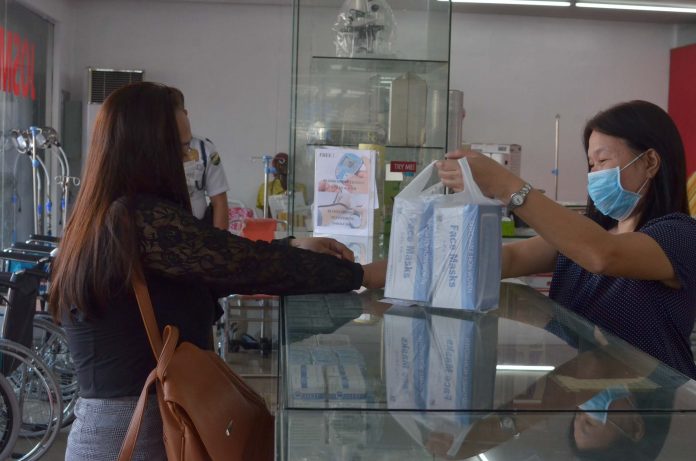 Face Mask Iloilo Coronavirus PANIC BUYING? A woman buys two boxes of facemasks from a pharmacy in Jaro, Iloilo City. The pharmacy attendant herself is wearing a facemask. Demand for facemask is expected to further rise with the Department of Health’s confirmation of the first case of infection from a novel coronavirus – a Chinese tourist currently confined in a hospital in Manila. IAN PAUL CORDERO/PN