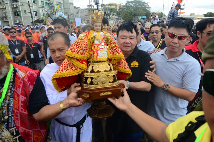 Fluvial Parade Dinagyang 2020 Reverend Father Edcel Alcayaga of the Parish of San Jose de Placer and Mayor Jerry Treñas of Iloilo City carry the Señor Santo Niño for a foot procession after the fluvial parade at the Iloilo River.