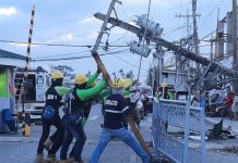 Gov’t urged to ‘exert more help’ in Aklan power outage Linemen from various electric cooperatives fix a pole damaged during the onslaught of typhoon “Ursula.” According to a report, over 850 electric posts were toppled by the typhoon in the franchise area of the Aklan Electric Cooperative. AKELCO