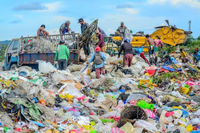 These solid wastes at Iloilo City’s dumpsite in Barangay Calajunan, Mandurriao district can be used to generate energy if the city government’s proposed Integrated Solid Waste Management Facility Project pushes through. The project is envisioned to be a sustainable solid waste management solution through segregation, recovery, recycling, treatment, remediation, and possibly waste-to-energy. IAN PAUL CORDERO/PN