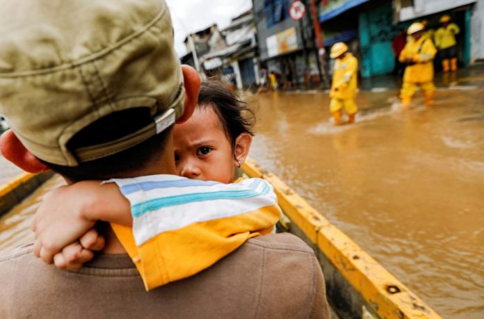 Indonesia flood death toll rises to 21 A girl is carried by her father across floodwaters in Jakarta, Indonesia on Jan. 2. WILLY KURNIAWAN/REUTERS