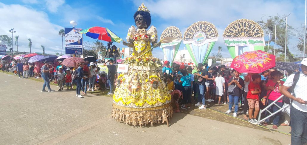 This year’s "Higante" contest, one of the regular major attractions of the Kalibo Sto. Nino Ati-Atihan Festival, goes environmental, owing to theme “Ati in Flowers, Fruits and Foliage.” JUNE AGUIRRE/PN