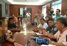 NegOcc festivalgoers told to be ‘respectful’ Mayor Salvador Escalante Jr. of Cadiz City, Negros Occidental (right) and city police chief Lieutenant Colonel Robert Mansueto (2nd from right) face the two individuals involved in the “scandalous acts” during the just-concluded Dinagsa Festival, at the mayor’s office on Jan. 27. CADIZ CITY POLICE STATION