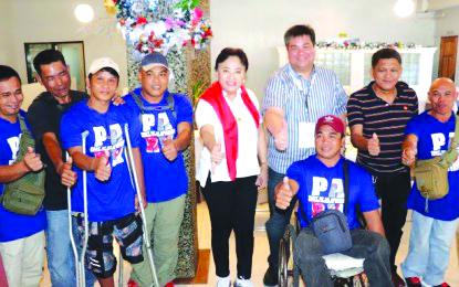 Commission on Elections Commissioner Rowena Guanzon (center) and Silay City Mayor Mark Golez (3rd from right) with some of the national sitting volleyball players from Negros Occidental. MARK GOLEZ