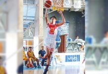 Red Phoenix’s Dave Bagatnan scores an uncontested layup. WINMEL LEE