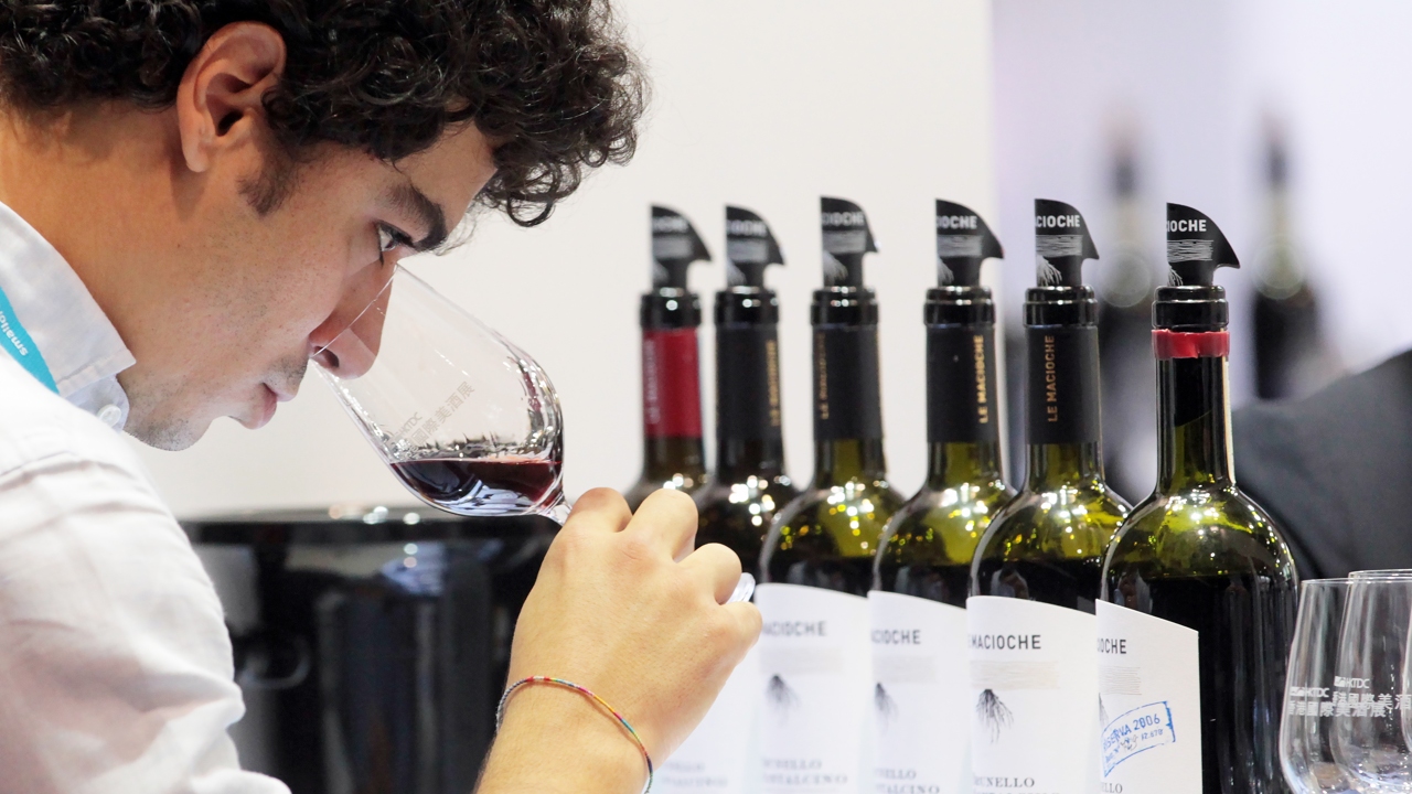 As Trump tariffs loom, US wine lovers battle tech giants